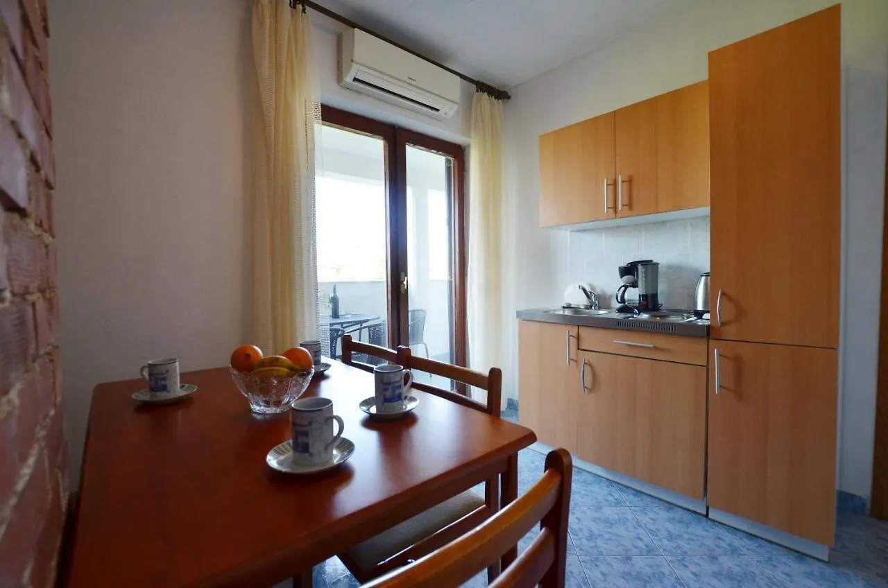 Гостевой дом Apartments Oleander Ровинь